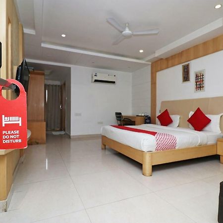 Oyo 5843 Hotel Yash Inn Mirzāpur Eksteriør billede