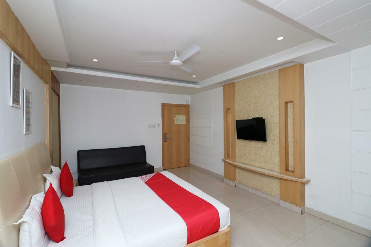 Oyo 5843 Hotel Yash Inn Mirzāpur Eksteriør billede