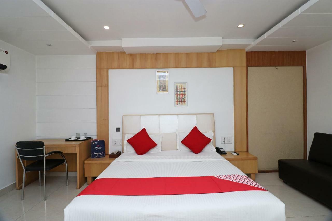 Oyo 5843 Hotel Yash Inn Mirzāpur Eksteriør billede