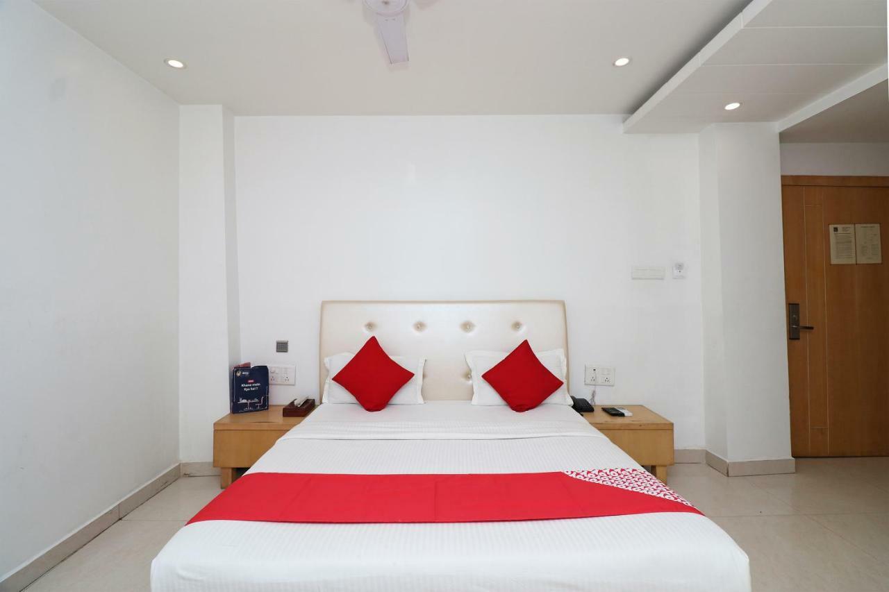 Oyo 5843 Hotel Yash Inn Mirzāpur Eksteriør billede