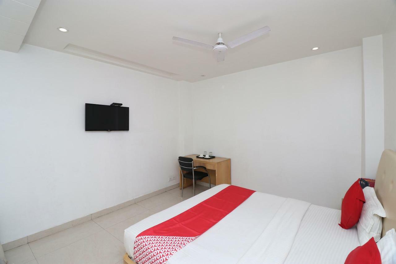 Oyo 5843 Hotel Yash Inn Mirzāpur Eksteriør billede