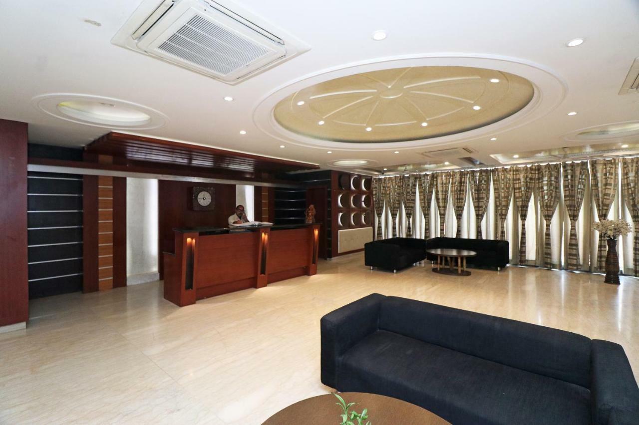 Oyo 5843 Hotel Yash Inn Mirzāpur Eksteriør billede