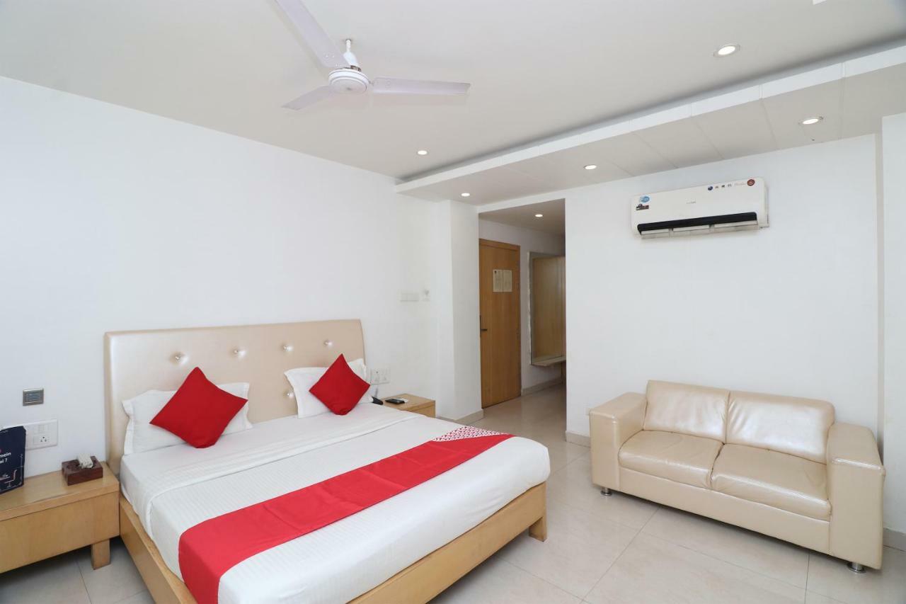 Oyo 5843 Hotel Yash Inn Mirzāpur Eksteriør billede
