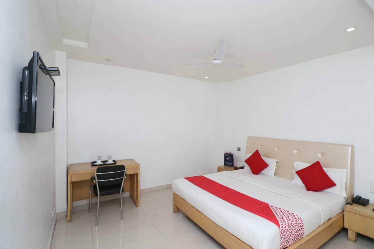 Oyo 5843 Hotel Yash Inn Mirzāpur Eksteriør billede